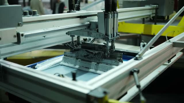 Serigrafi baskı karuselinde tişört baskısı — Haskaya Tekstil Gaziantep